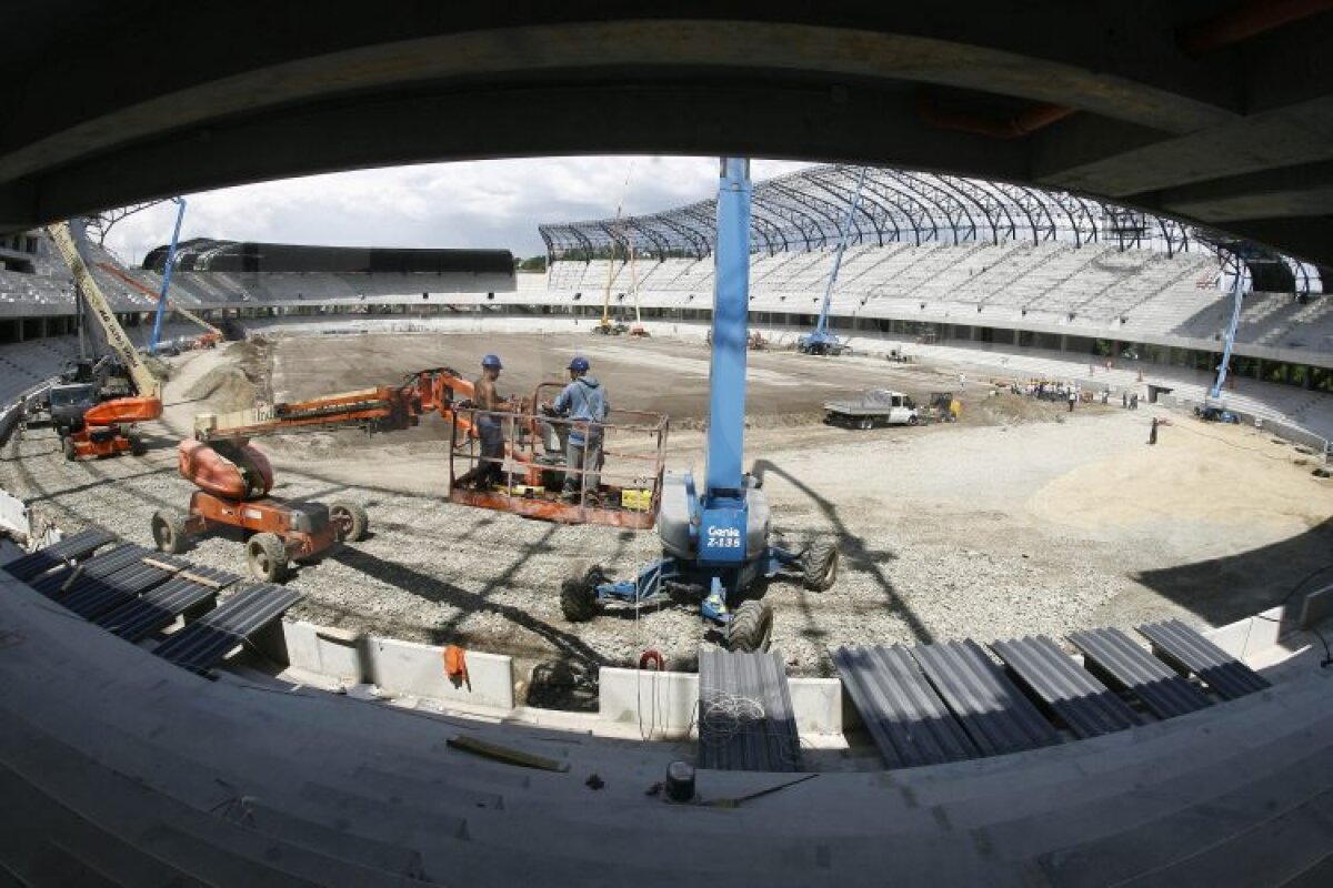 FOTO » Se montează gazonul pe "Cluj Arena" » Iată cum arată noul stadion al lui "U"