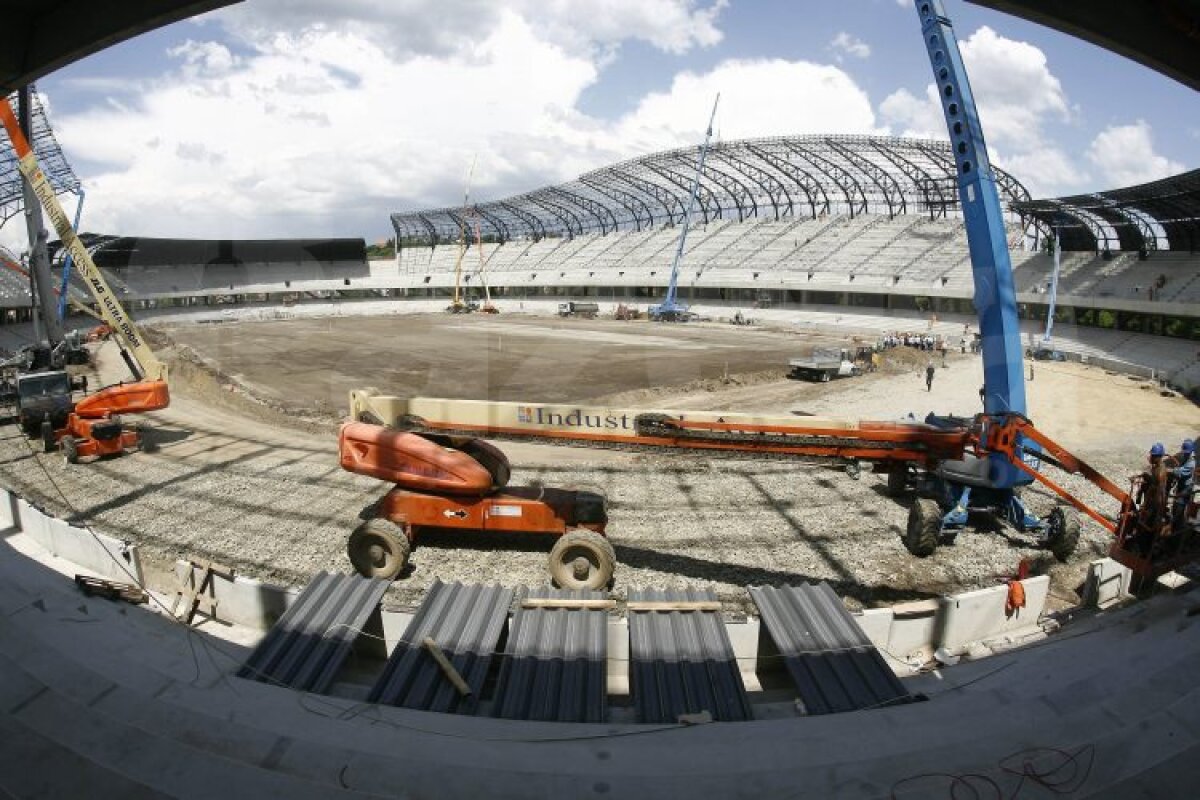 FOTO » Se montează gazonul pe "Cluj Arena" » Iată cum arată noul stadion al lui "U"
