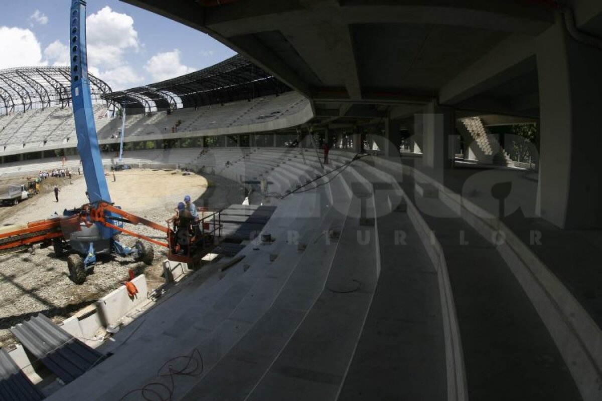 FOTO » Se montează gazonul pe "Cluj Arena" » Iată cum arată noul stadion al lui "U"