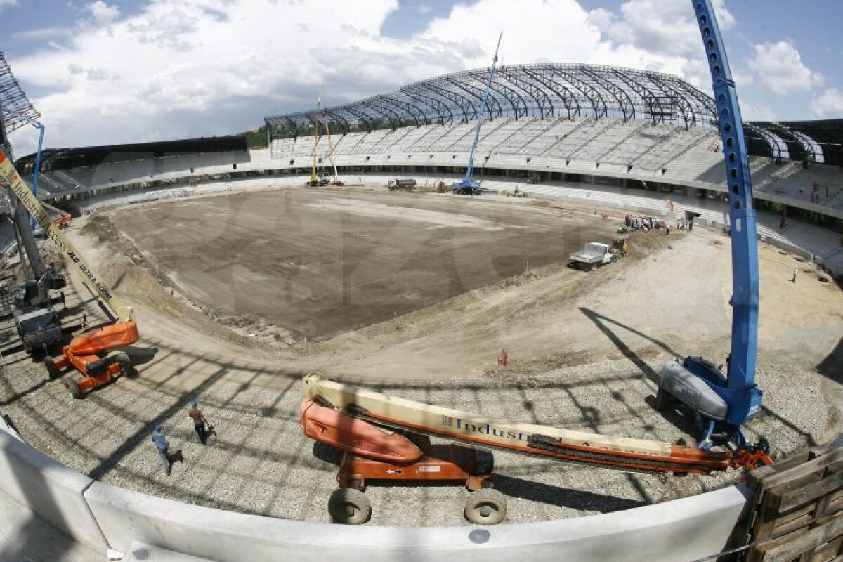 FOTO » Se montează gazonul pe "Cluj Arena" » Iată cum arată noul stadion al lui "U"