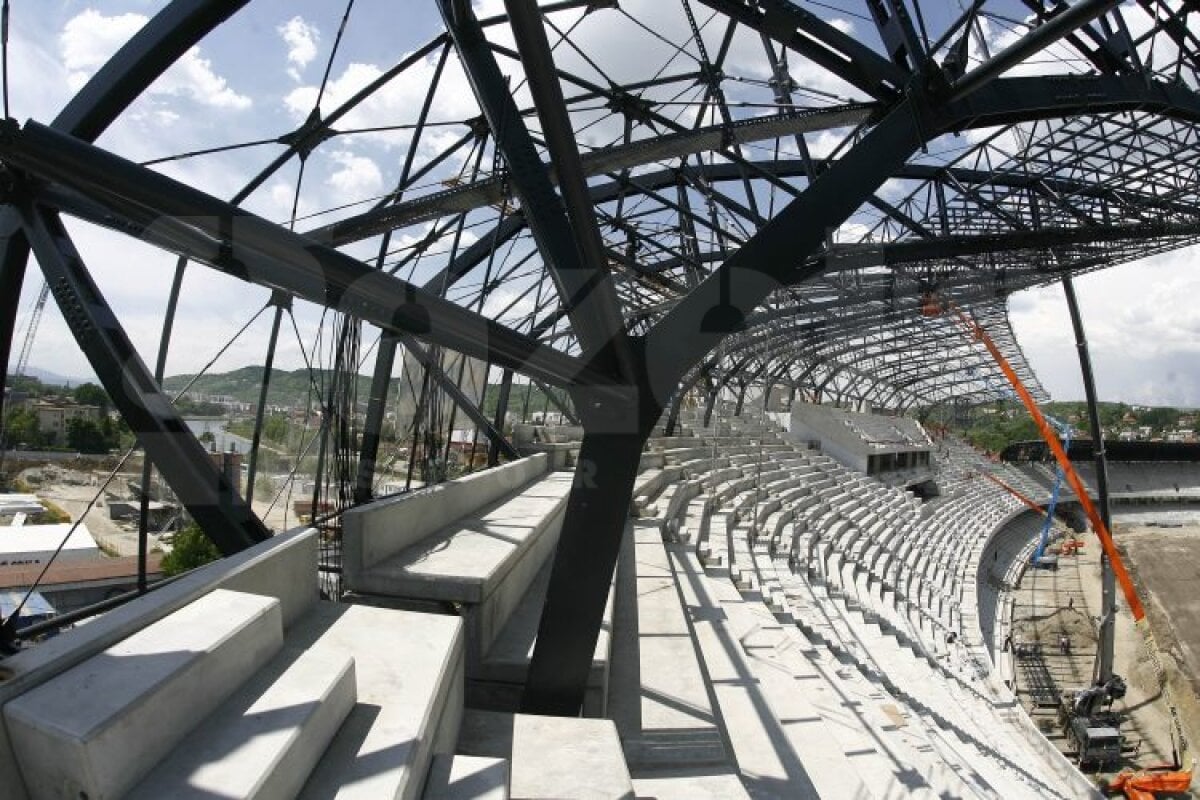 FOTO » Se montează gazonul pe "Cluj Arena" » Iată cum arată noul stadion al lui "U"