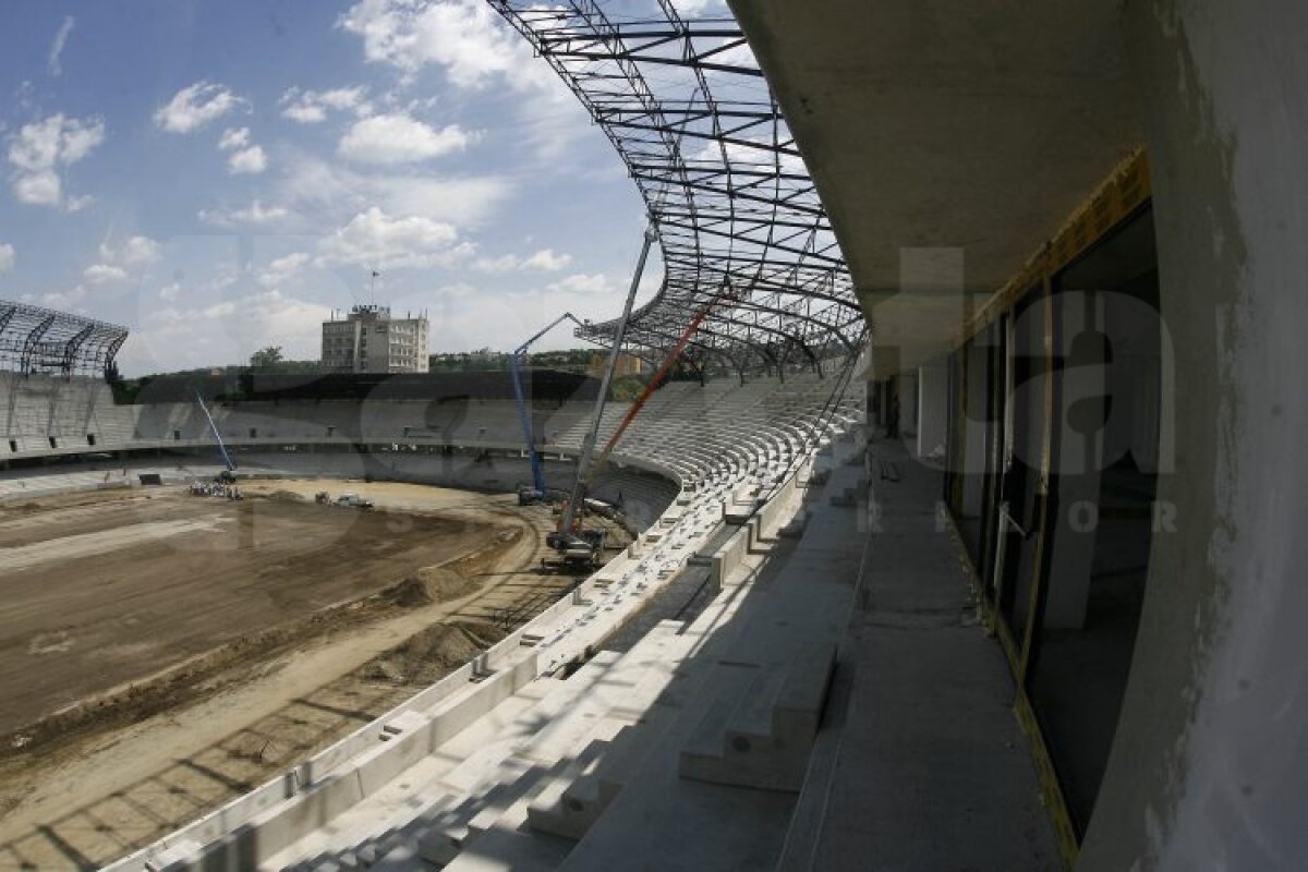 FOTO » Se montează gazonul pe "Cluj Arena" » Iată cum arată noul stadion al lui "U"