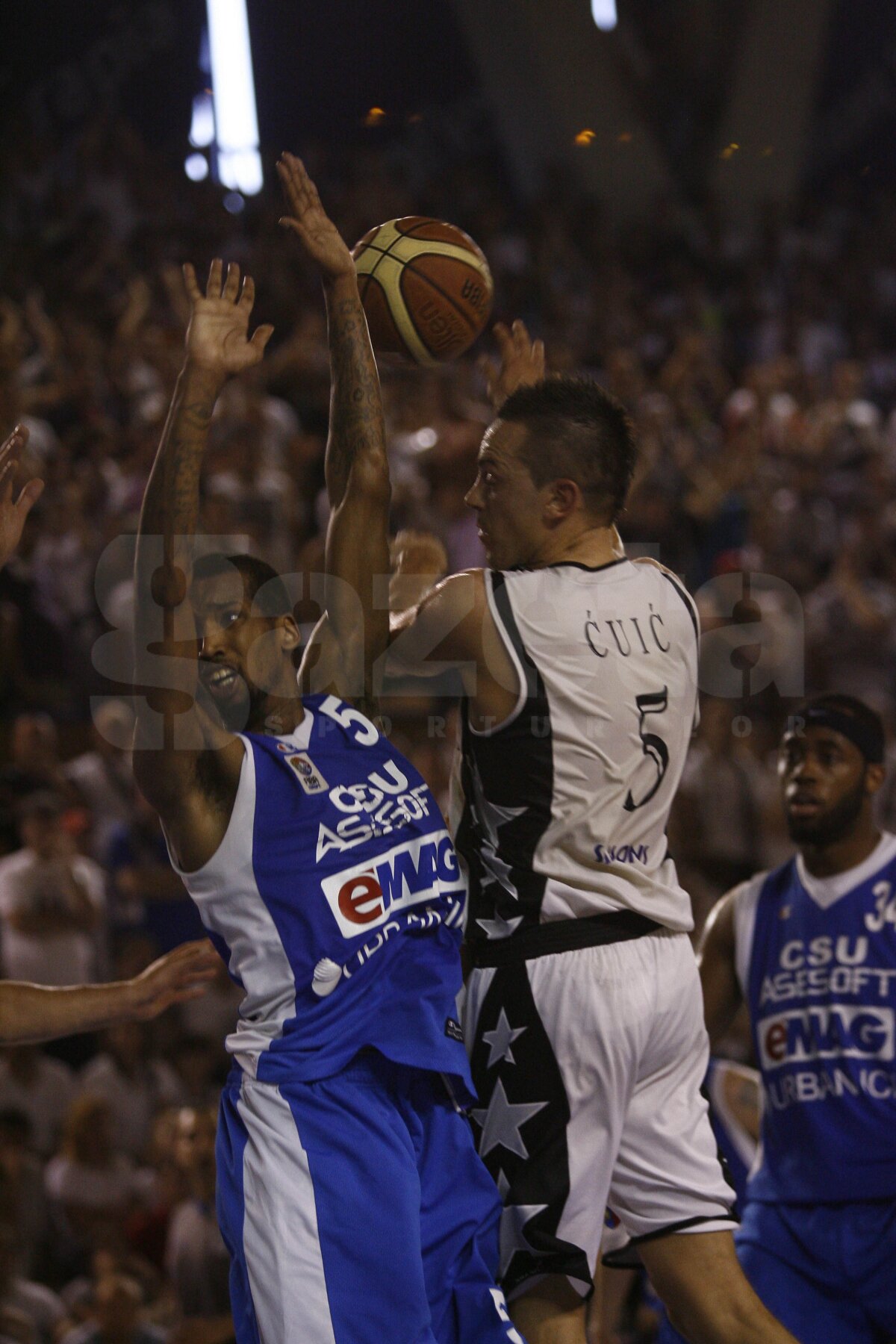 VIDEO & FOTO «U» Mobitelco a pus capăt supremaţiei Asesoftului » Clujenii au luat titlul la baschet după 15 ani