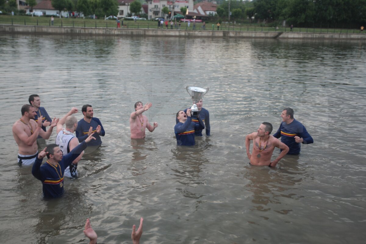 VIDEO & FOTO «U» Mobitelco a pus capăt supremaţiei Asesoftului » Clujenii au luat titlul la baschet după 15 ani