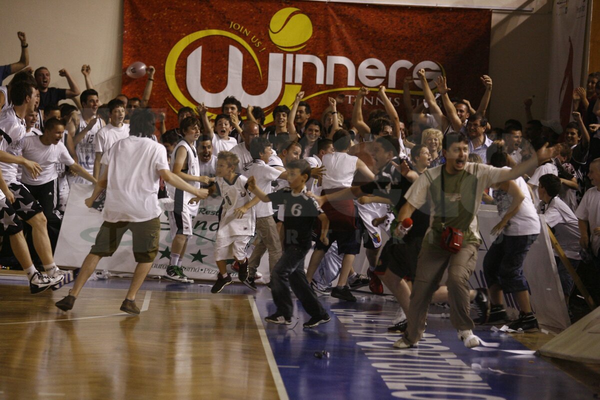 VIDEO & FOTO «U» Mobitelco a pus capăt supremaţiei Asesoftului » Clujenii au luat titlul la baschet după 15 ani