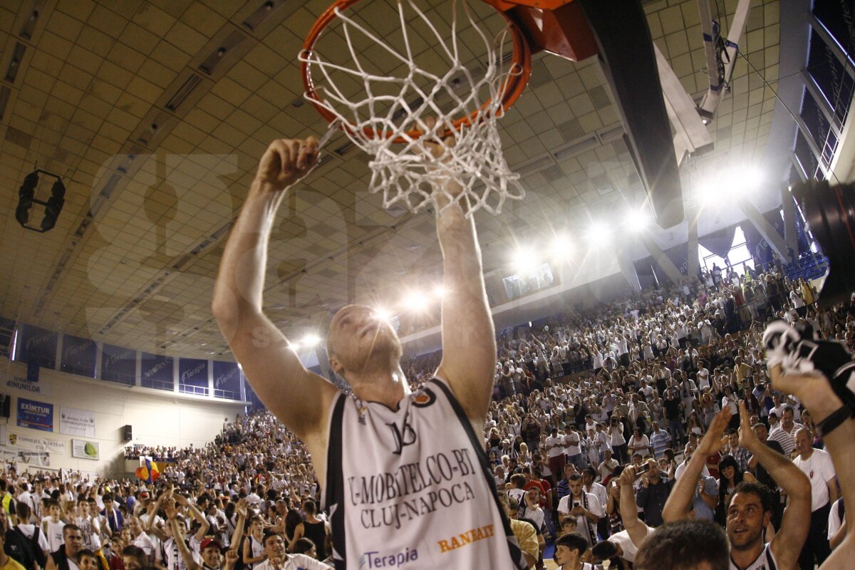 VIDEO & FOTO «U» Mobitelco a pus capăt supremaţiei Asesoftului » Clujenii au luat titlul la baschet după 15 ani
