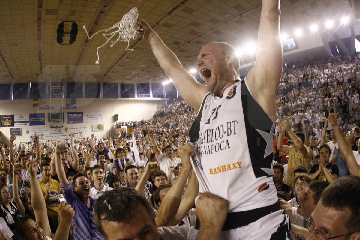 VIDEO & FOTO «U» Mobitelco a pus capăt supremaţiei Asesoftului » Clujenii au luat titlul la baschet după 15 ani