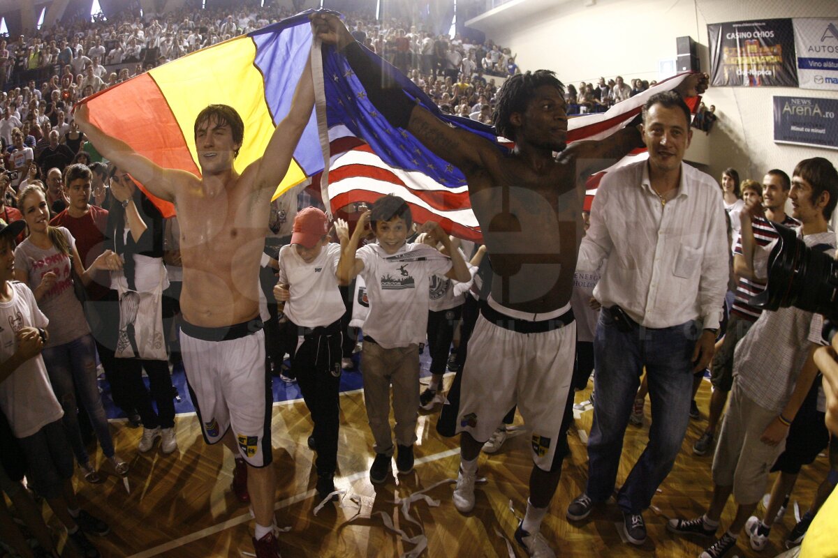 VIDEO & FOTO «U» Mobitelco a pus capăt supremaţiei Asesoftului » Clujenii au luat titlul la baschet după 15 ani