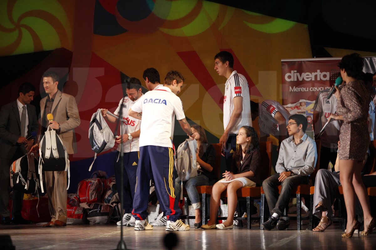 Mutu şi Marica vor să relanseze România spre Euro: ”Marcăm amîndoi cu Bosnia!"