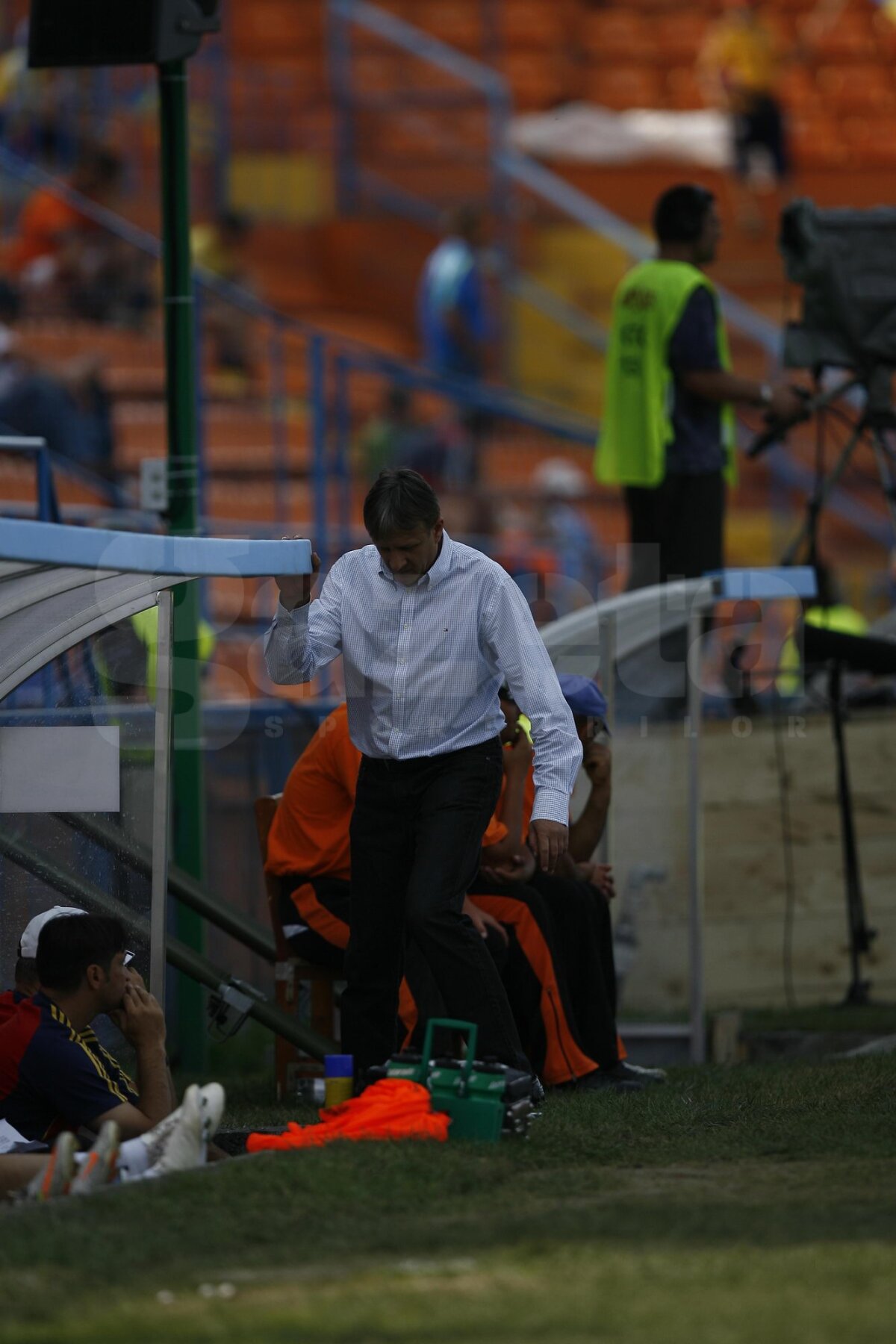 Viitorul sună rău » ”Tricolorii mici” au obţinut doar un egal cu Kazahstan