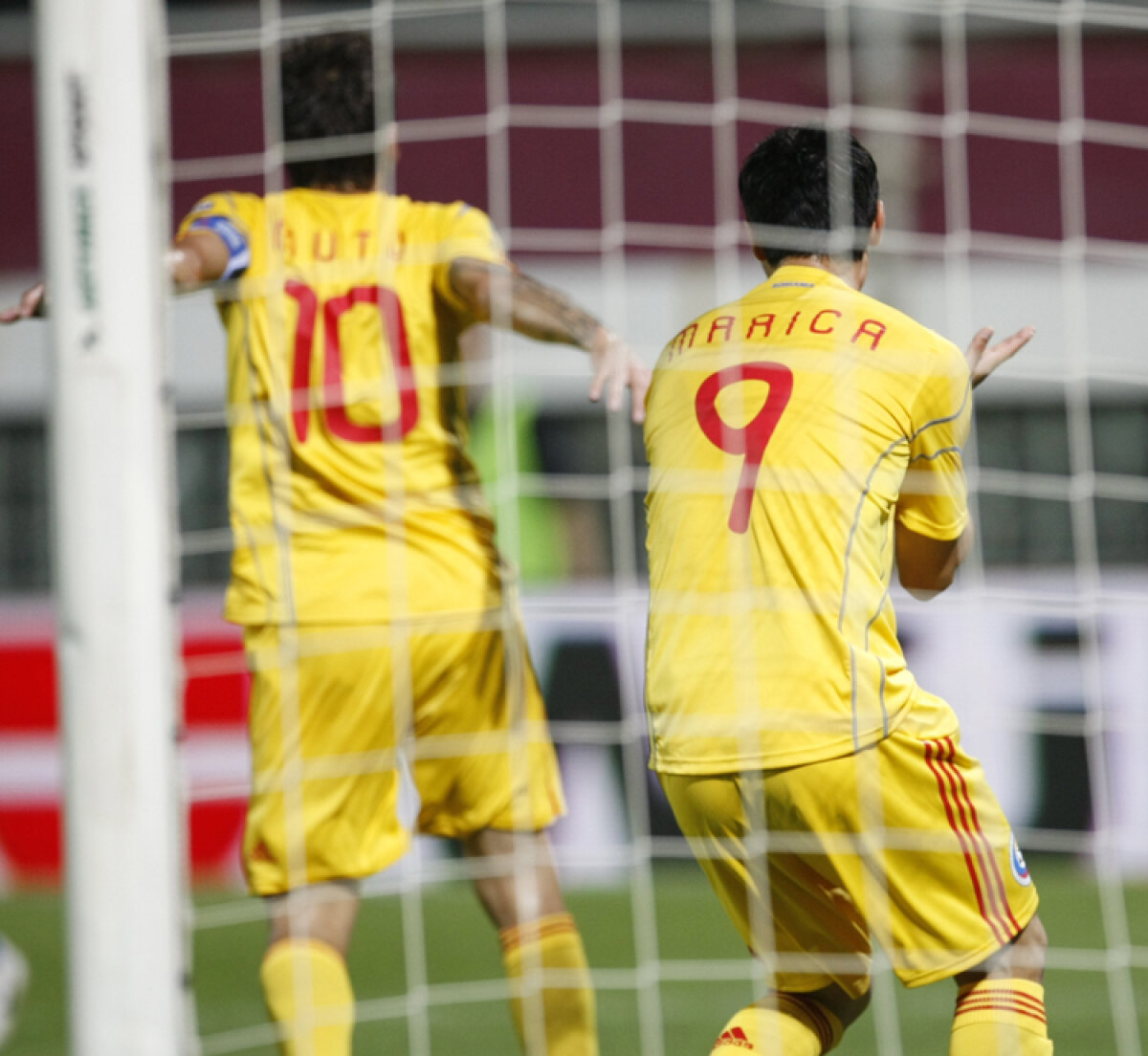 România bate Bosnia cu 3-0 şi revine în cărţile calificării!