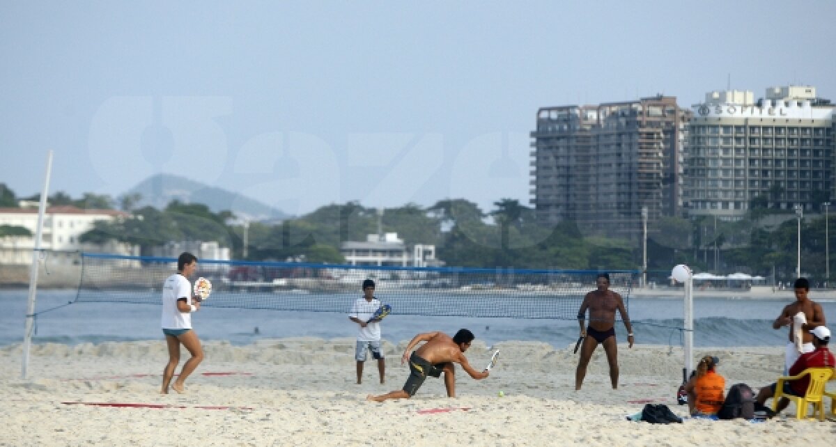 Gazeta îţi prezintă Copacabana, plaja unde nisipul fin şlefuieşte gleznele a mii de fotbalişti!