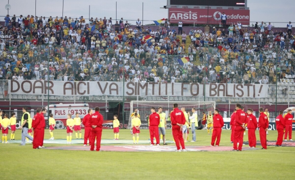 ROMÂNIA - BOSNIA 3-0 | 8.000 de fani au făcut spectacol în Giuleşti: "România, ale!"