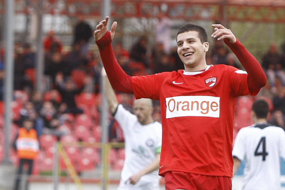 EXCLUSIV » Condiţia lui Răzvan: "Mă lăsaţi şi la Rapid, rămîn şi la naţională"