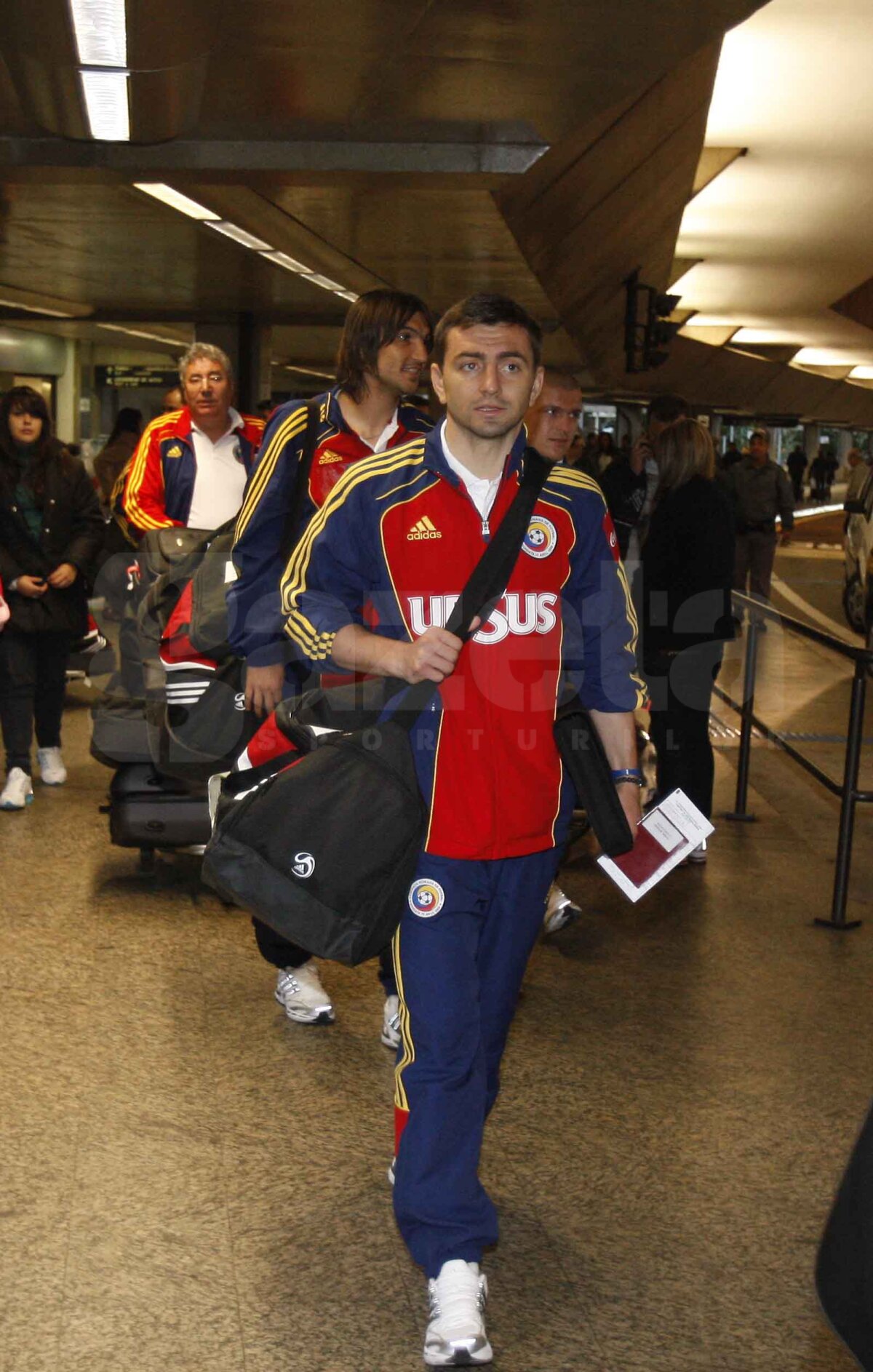 FOTO » "Tricolorii" au ajuns în Brazilia cu o oră întîrziere. Fotbaliştii sînt relaxaţi, iar Iovan i-a certat!