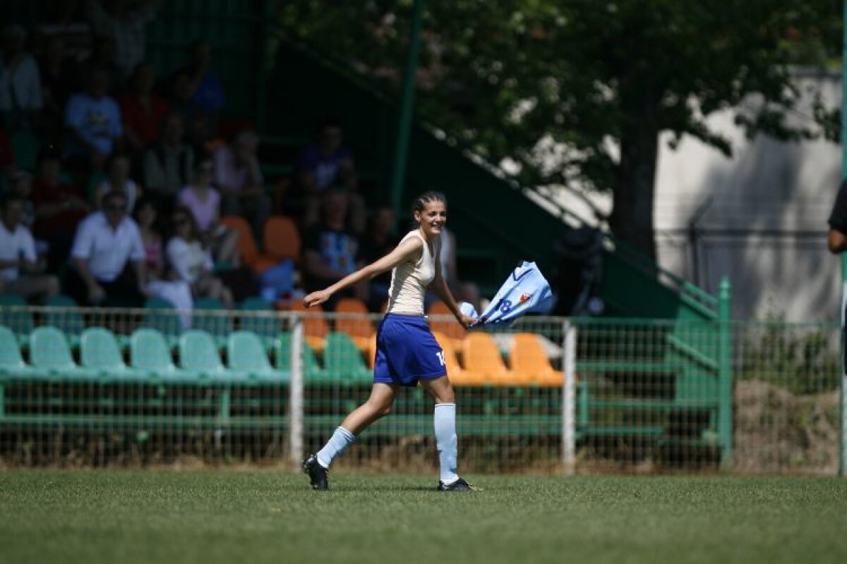 FOTO Cosmina Duşa, de la Olimpia Cluj, şi-a dat jos tricoul după ce a marcat peste 100 de goluri