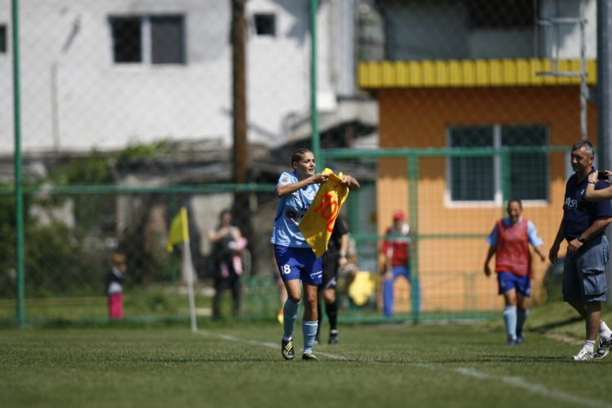 FOTO Cosmina Duşa, de la Olimpia Cluj, şi-a dat jos tricoul după ce a marcat peste 100 de goluri