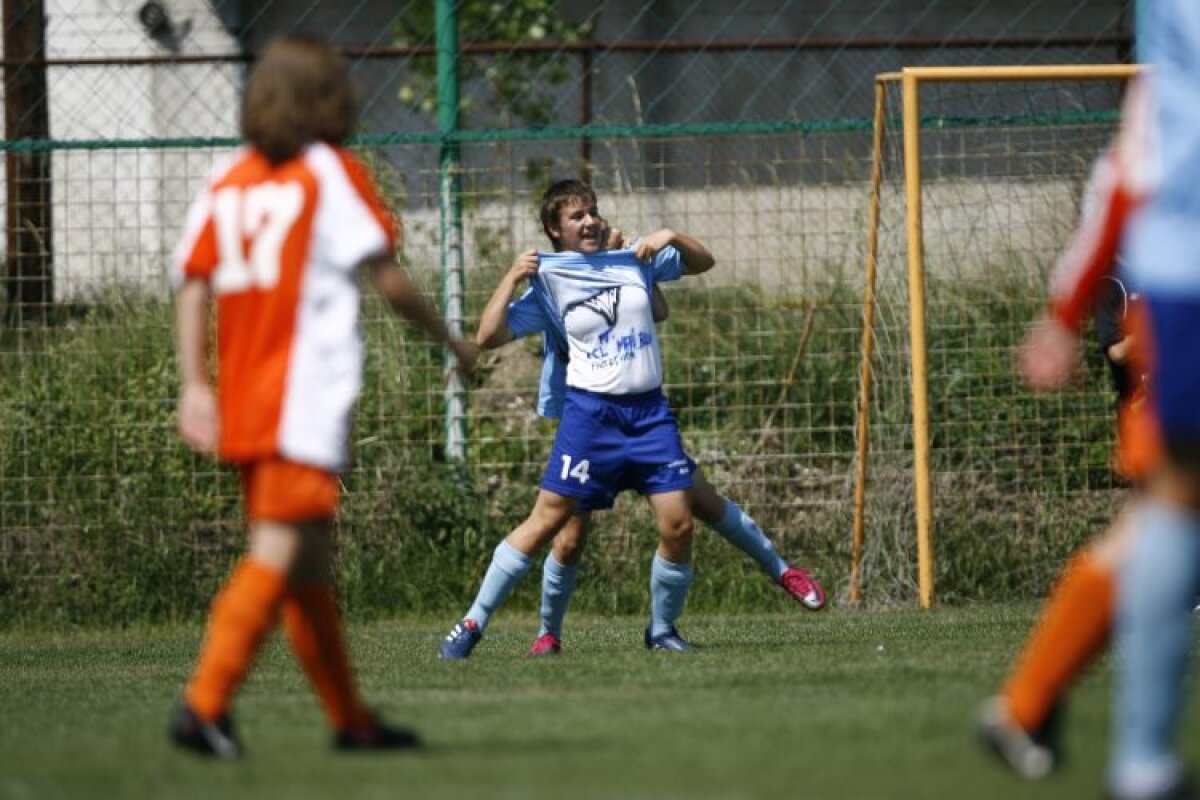 FOTO Cosmina Duşa, de la Olimpia Cluj, şi-a dat jos tricoul după ce a marcat peste 100 de goluri