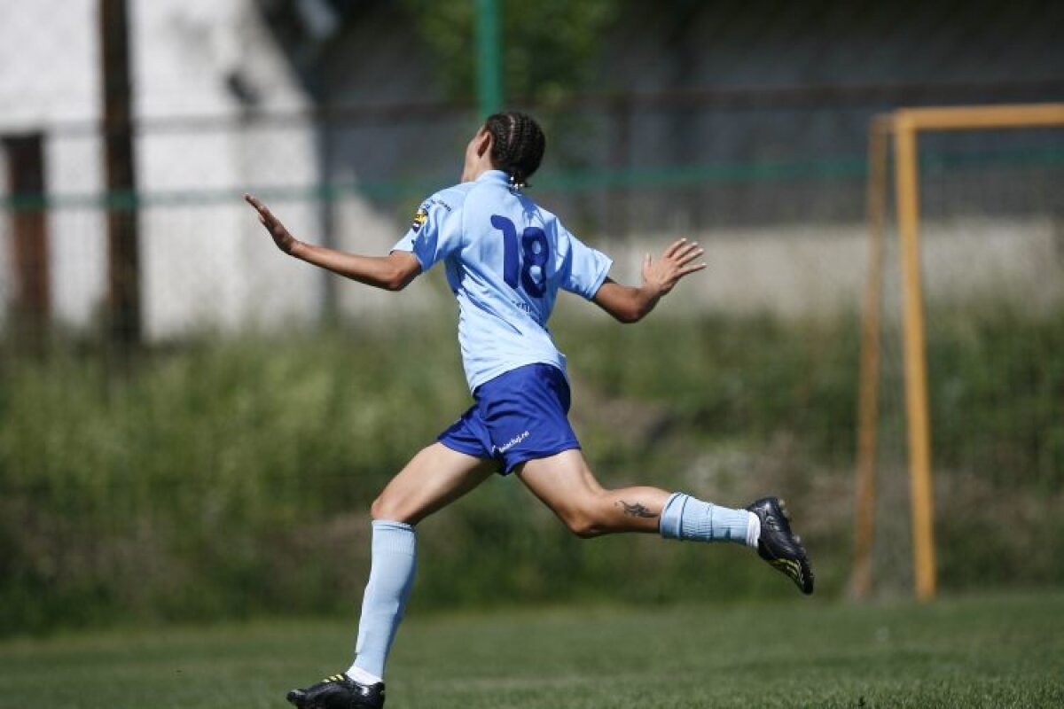 FOTO Cosmina Duşa, de la Olimpia Cluj, şi-a dat jos tricoul după ce a marcat peste 100 de goluri