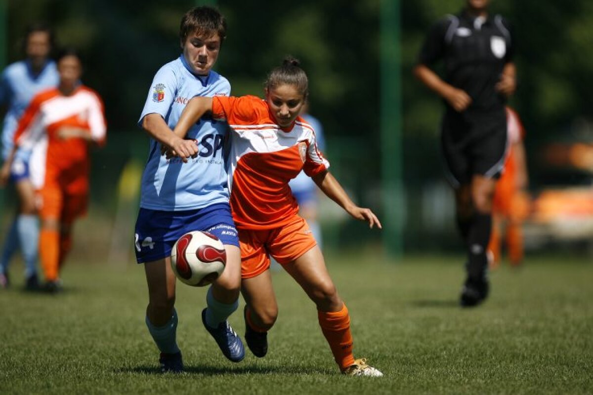 FOTO Cosmina Duşa, de la Olimpia Cluj, şi-a dat jos tricoul după ce a marcat peste 100 de goluri