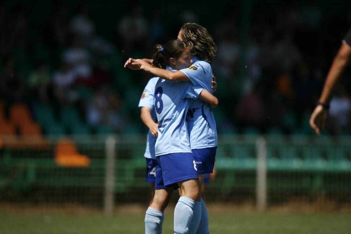 FOTO Cosmina Duşa, de la Olimpia Cluj, şi-a dat jos tricoul după ce a marcat peste 100 de goluri