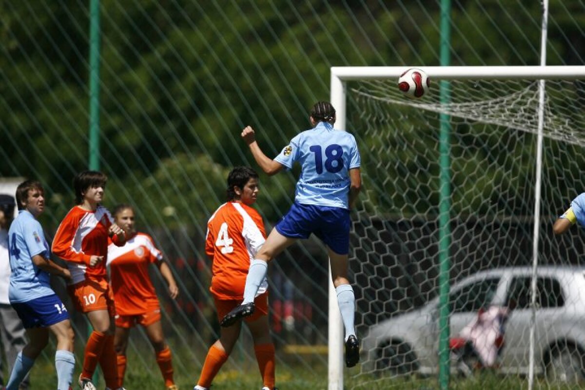 FOTO Cosmina Duşa, de la Olimpia Cluj, şi-a dat jos tricoul după ce a marcat peste 100 de goluri