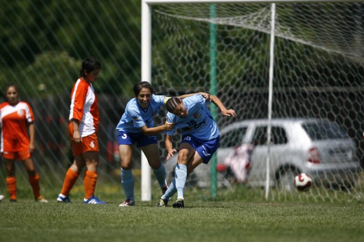 FOTO Cosmina Duşa, de la Olimpia Cluj, şi-a dat jos tricoul după ce a marcat peste 100 de goluri