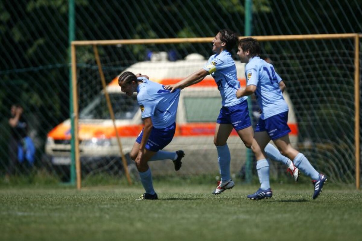 FOTO Cosmina Duşa, de la Olimpia Cluj, şi-a dat jos tricoul după ce a marcat peste 100 de goluri