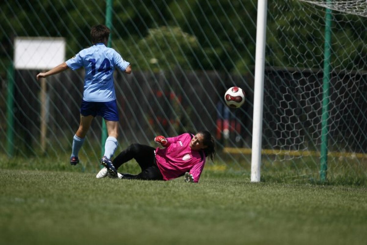 FOTO Cosmina Duşa, de la Olimpia Cluj, şi-a dat jos tricoul după ce a marcat peste 100 de goluri