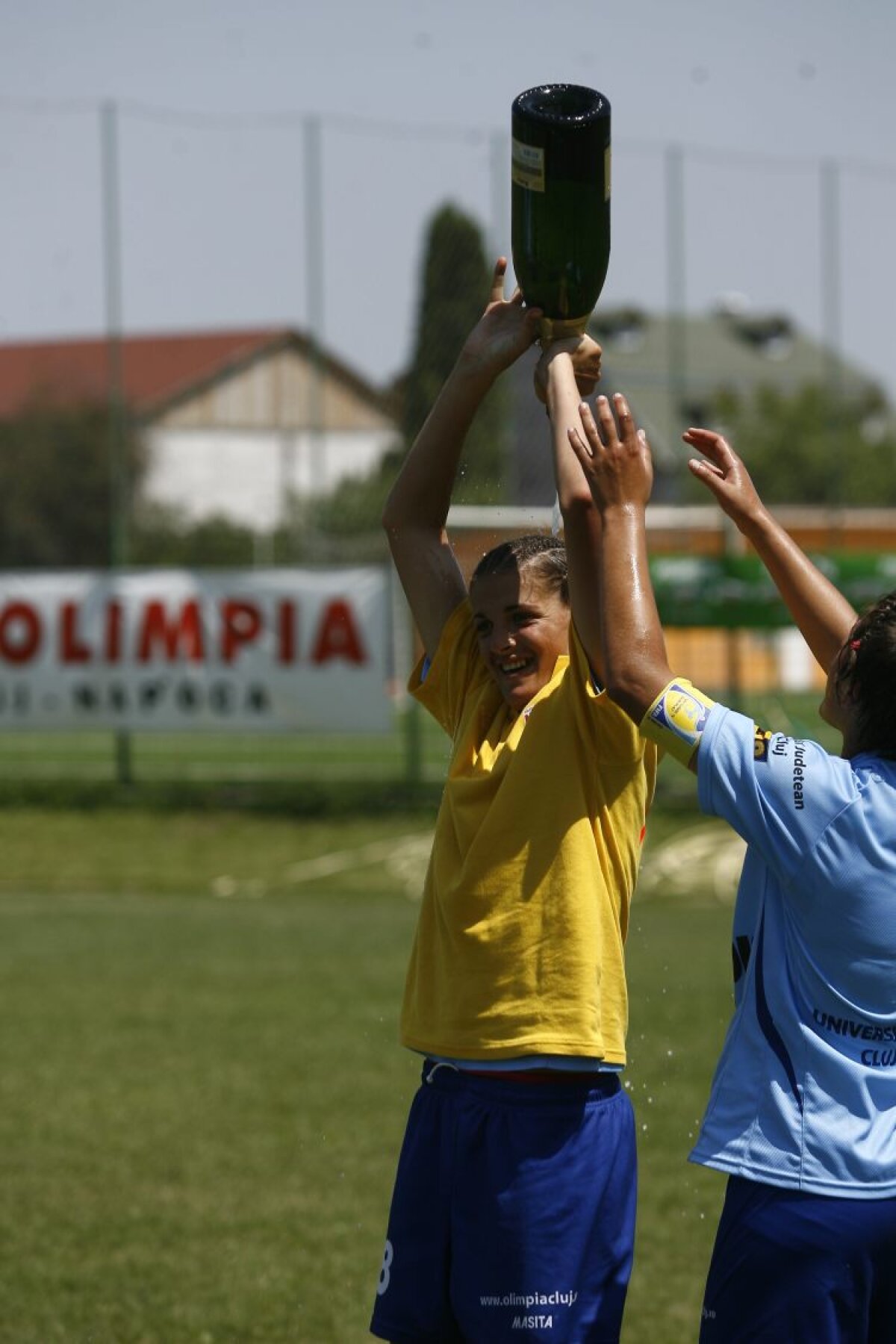 FOTO Cosmina Duşa, de la Olimpia Cluj, şi-a dat jos tricoul după ce a marcat peste 100 de goluri