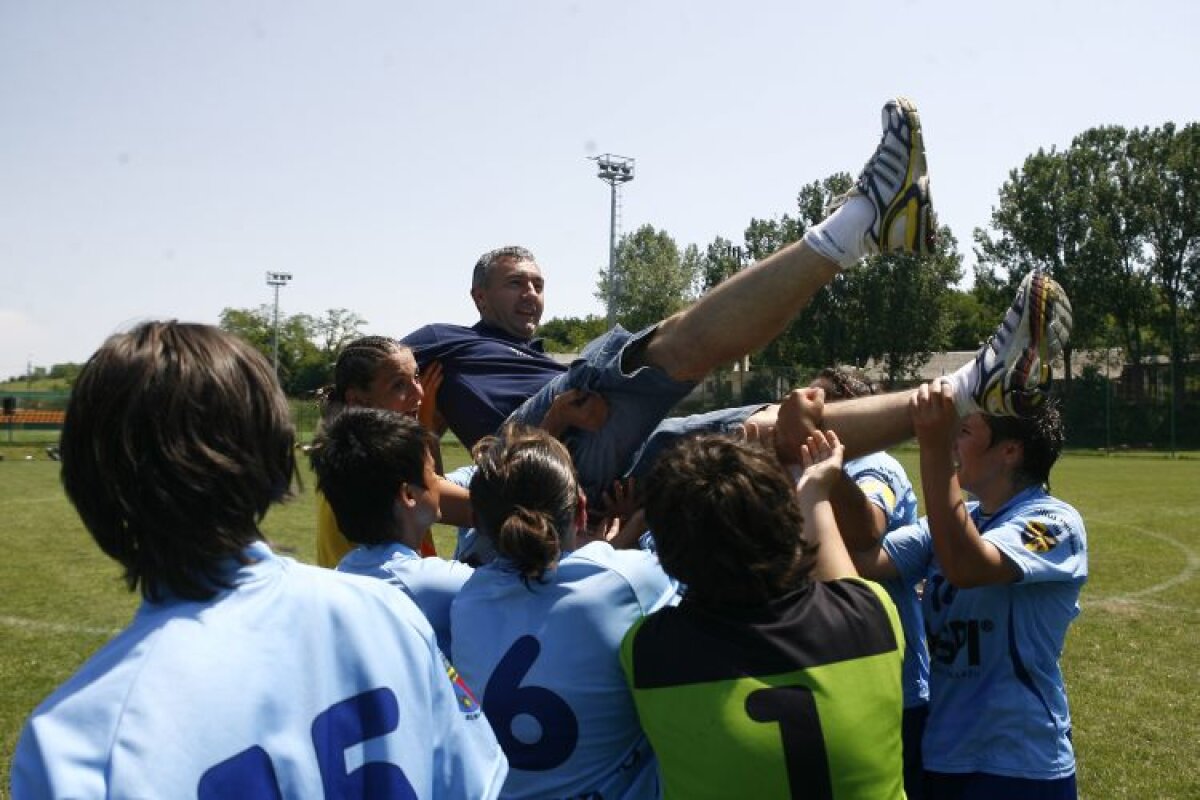 FOTO Cosmina Duşa, de la Olimpia Cluj, şi-a dat jos tricoul după ce a marcat peste 100 de goluri