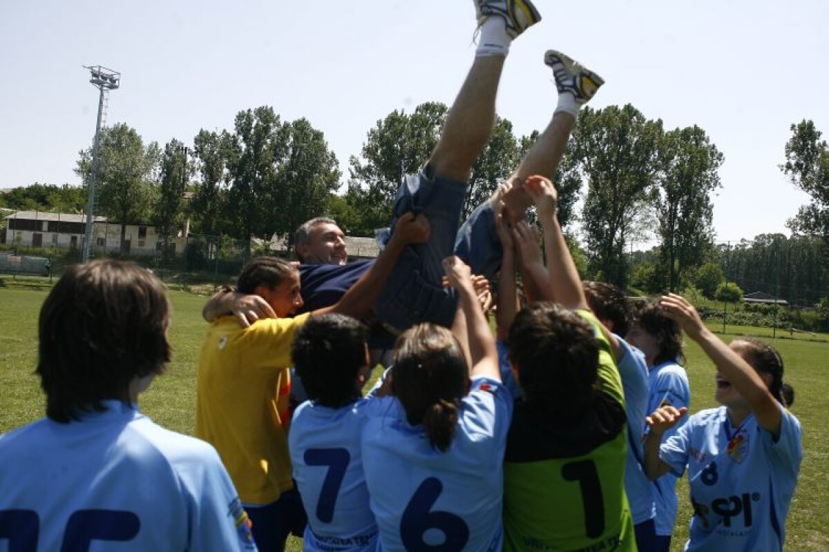 FOTO Cosmina Duşa, de la Olimpia Cluj, şi-a dat jos tricoul după ce a marcat peste 100 de goluri
