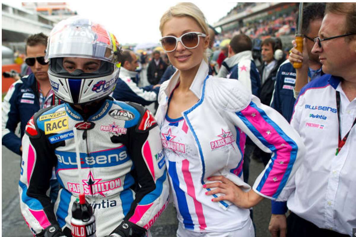 FOTO Paris Hilton a făcut senzaţie la Barcelona, la Grand-Prixul Catalunyei