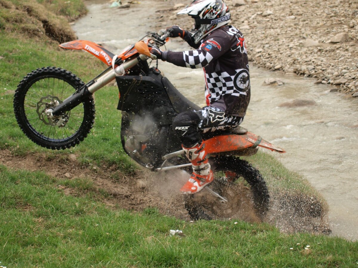 FOTO! Etapă de European de Enduro la Comăneşti: românul Kovacs pe locul şase