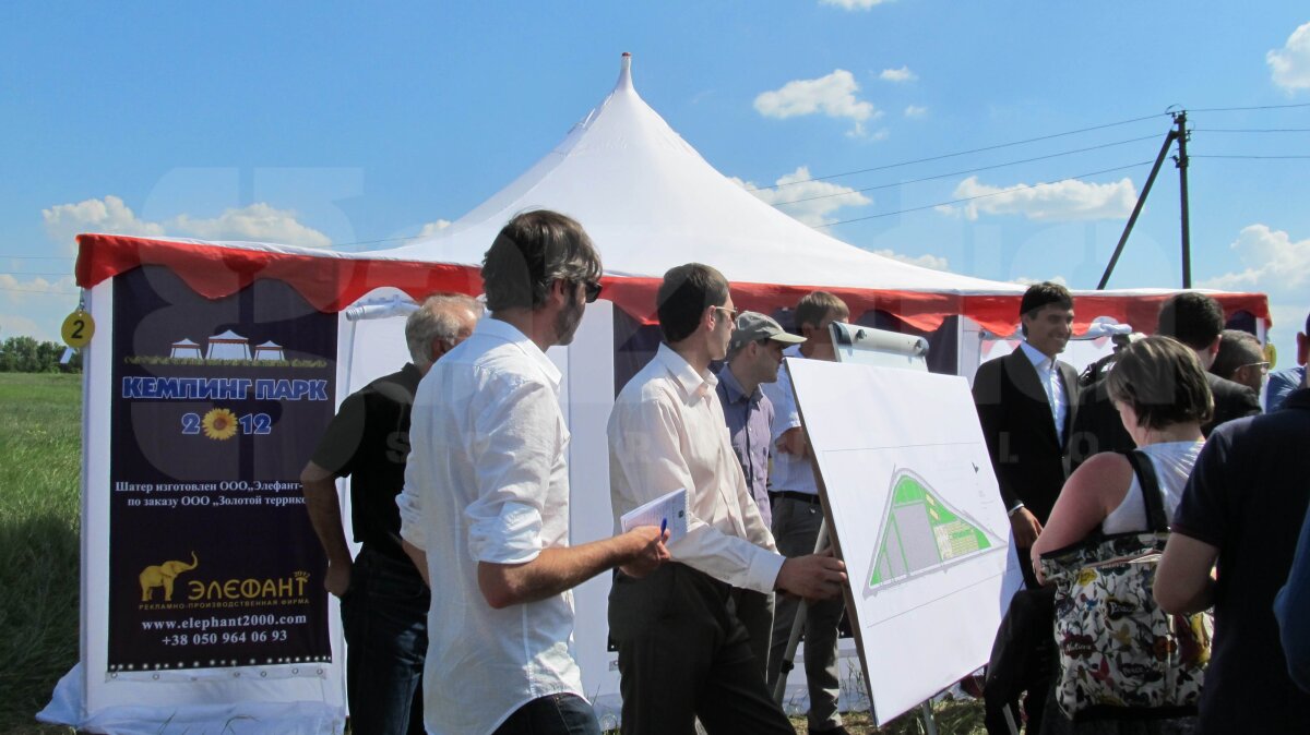 FOTO Serbare cîmpenească sau Campionat European? » Doneţk îşi aşteaptă oaspeţii cu corturile întinse :O