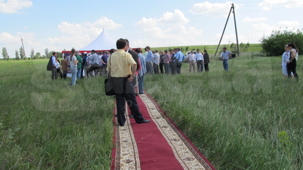 FOTO Serbare cîmpenească sau Campionat European? » Doneţk îşi aşteaptă oaspeţii cu corturile întinse :O