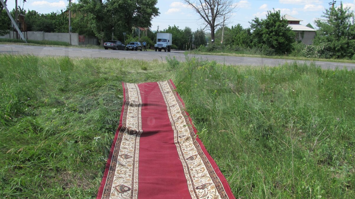 FOTO Serbare cîmpenească sau Campionat European? » Doneţk îşi aşteaptă oaspeţii cu corturile întinse :O