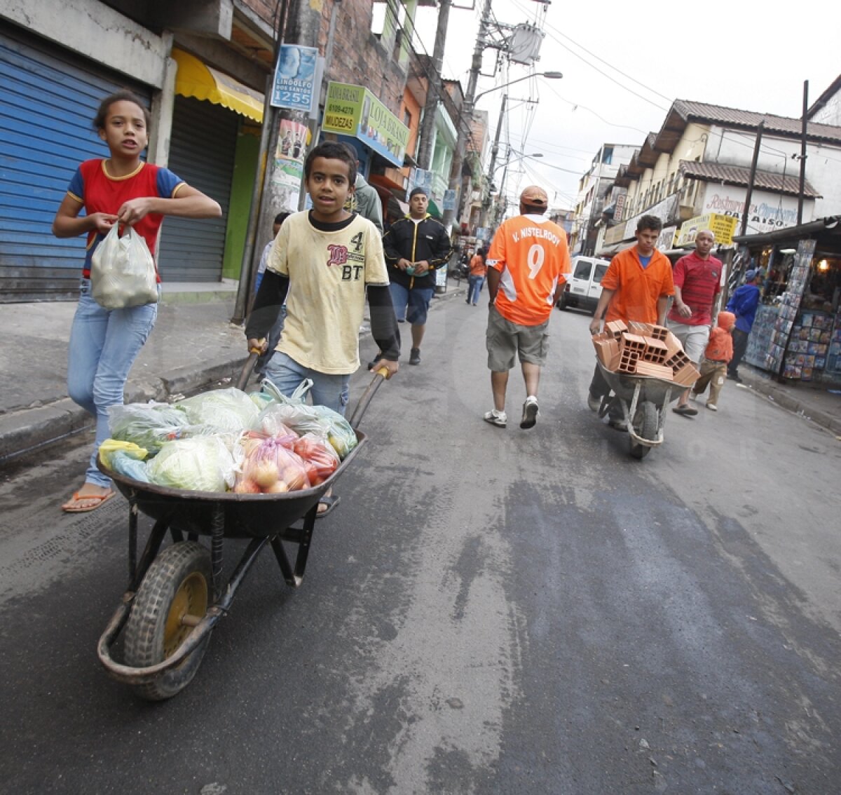 Poveste din favela în Sao Paulo » 100.000 de brazilieni trăiesc la limita sărăciei