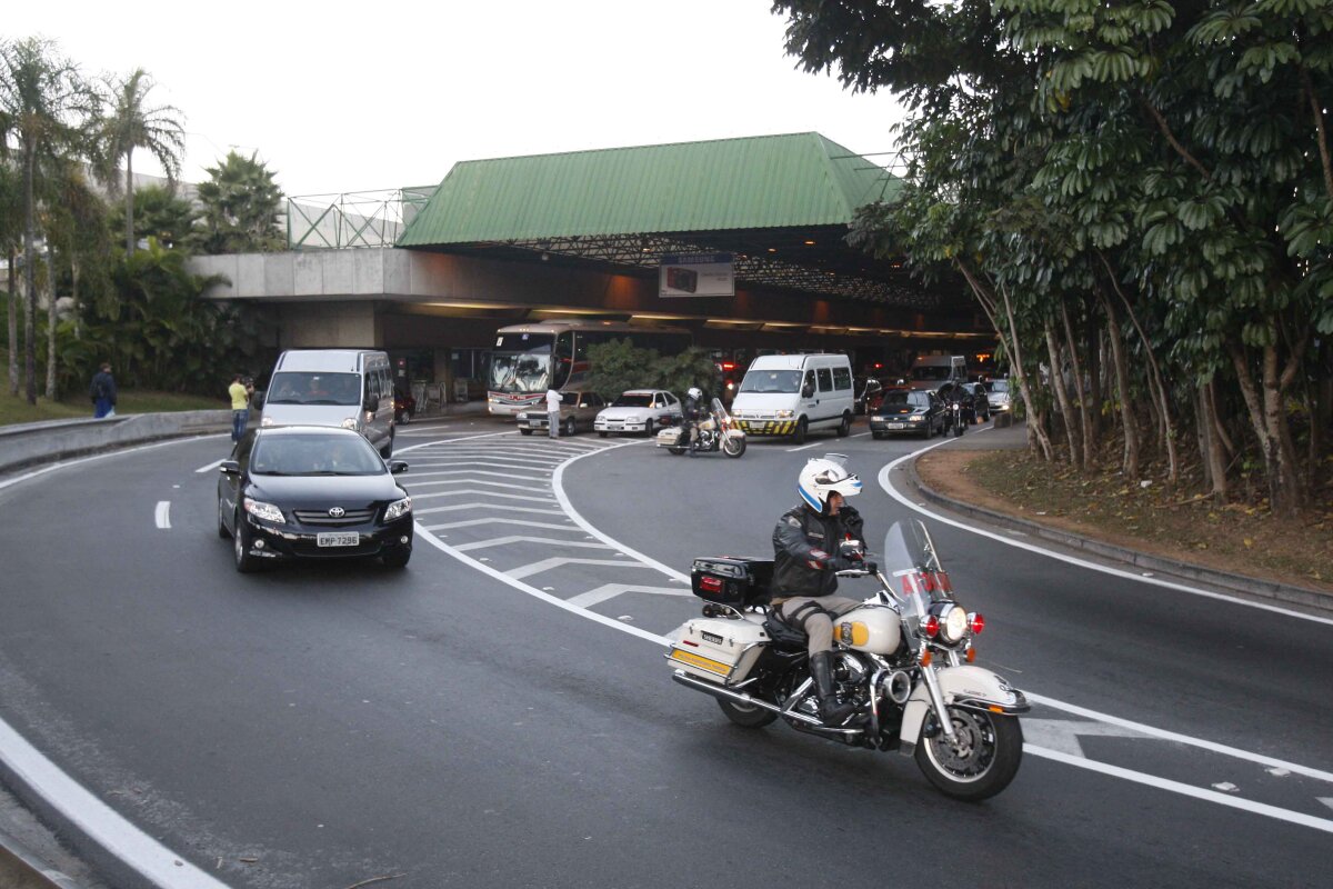 CRONICĂ Alexe şi Alexa nu i-au putut încurca pe Neymar şi Nilmar » România, a treia înfrîngere cu Brazilia