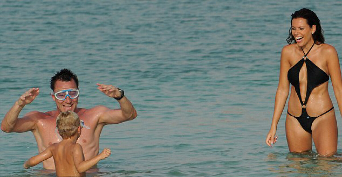 GALERIE FOTO John Terry şi soţia, poze fierbinţi pe o plajă din Abu Dhabi