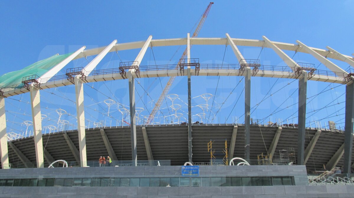 FOTO / Reportaj special din Kiev, locul unde se va disputa finala Euro 2012 » Fotbal pe "maidanul" portocaliu