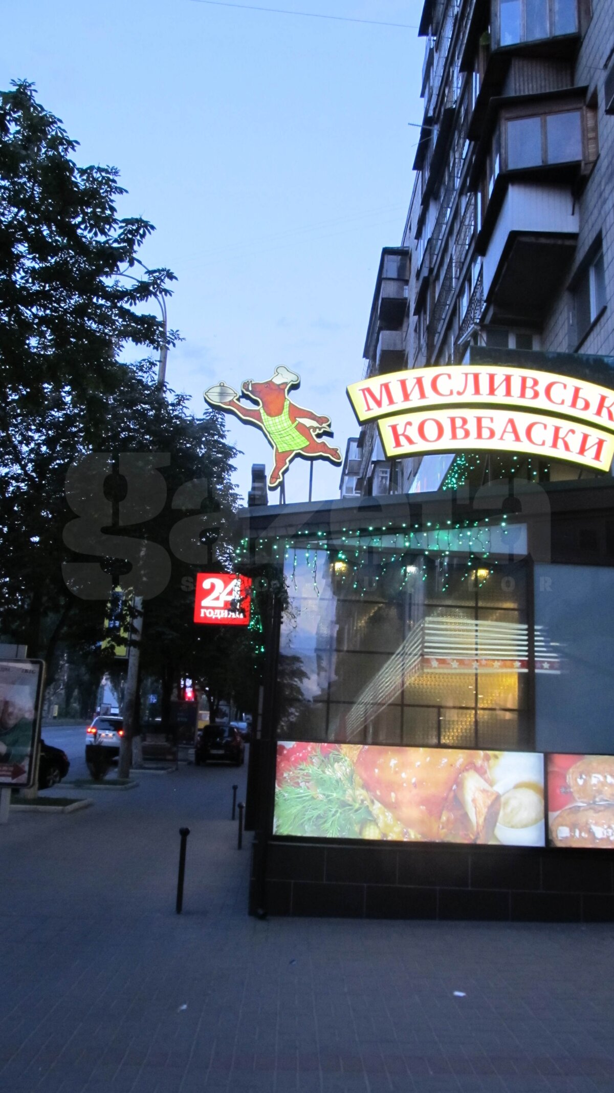 FOTO / Reportaj special din Kiev, locul unde se va disputa finala Euro 2012 » Fotbal pe "maidanul" portocaliu