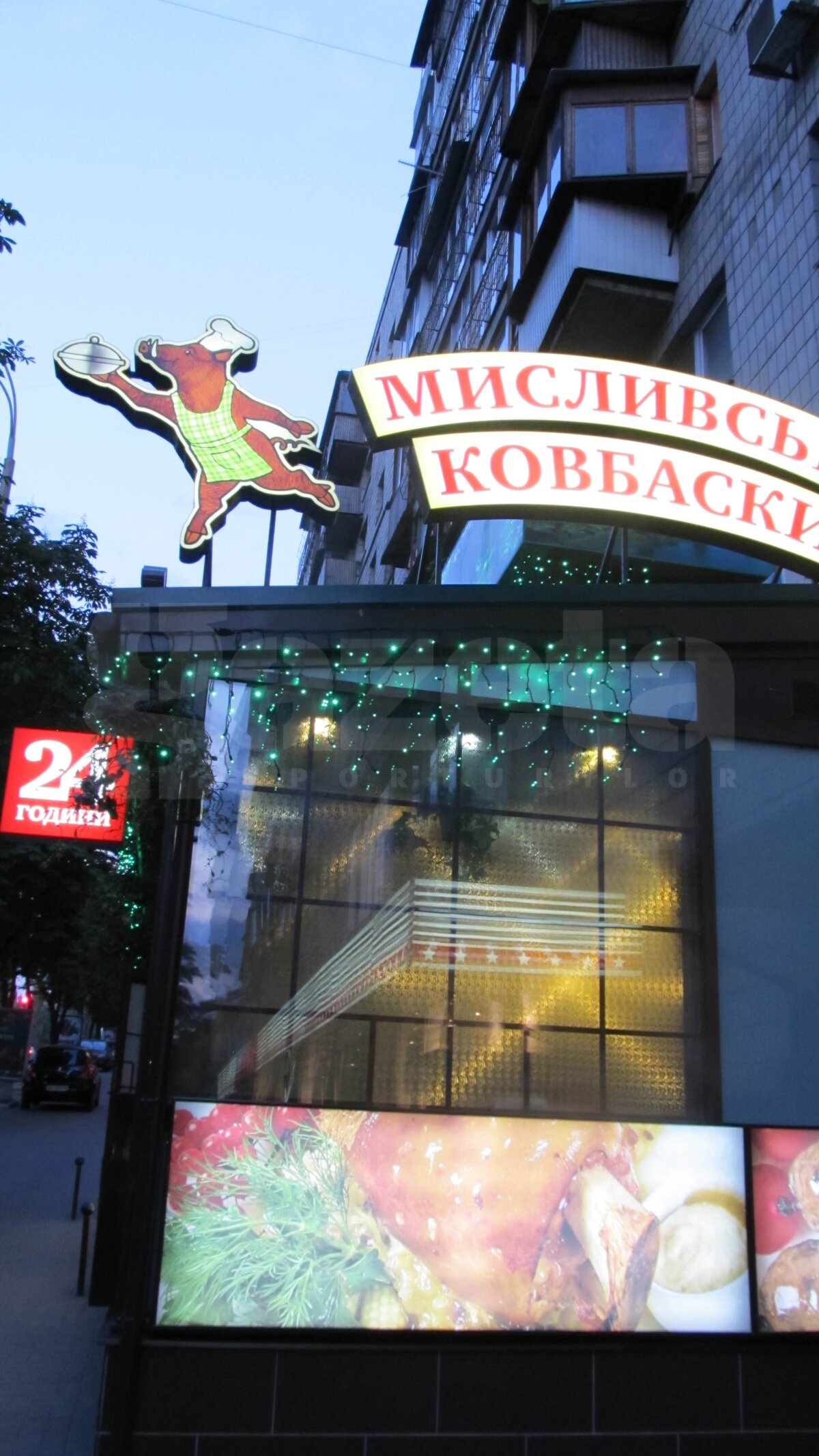 FOTO / Reportaj special din Kiev, locul unde se va disputa finala Euro 2012 » Fotbal pe "maidanul" portocaliu