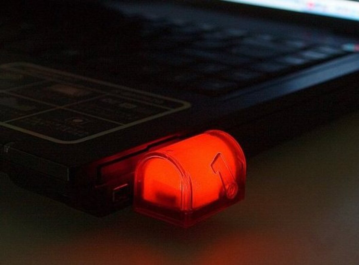 Căsuţa poştală în formă de USB te anunţă pe loc ce mailuri, notificări şi Twitturi ai primit