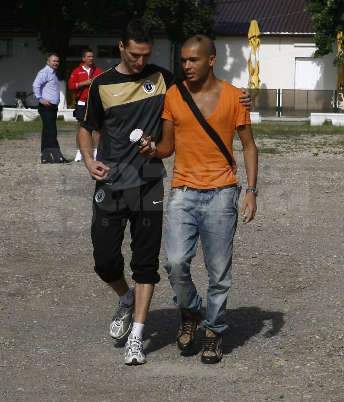 FOTO "Şepcile roşii” s-au reunit în această dimineaţă. Băjenaru nu s-a prezentat