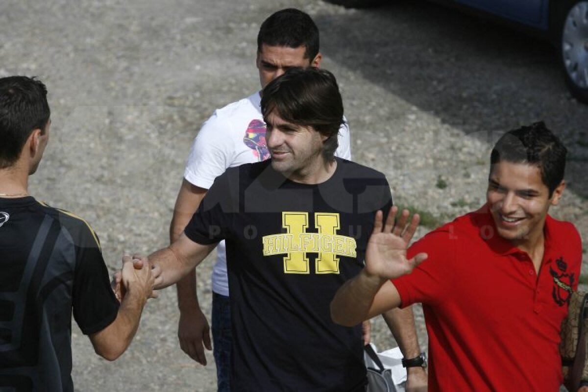 FOTO "Şepcile roşii” s-au reunit în această dimineaţă. Băjenaru nu s-a prezentat