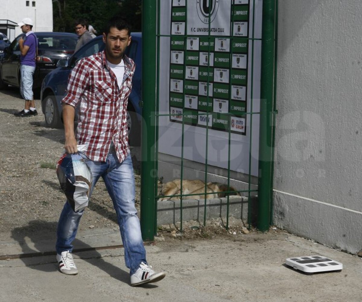 FOTO "Şepcile roşii” s-au reunit în această dimineaţă. Băjenaru nu s-a prezentat