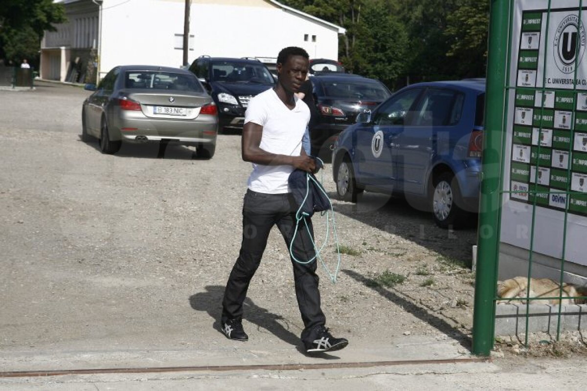 FOTO "Şepcile roşii” s-au reunit în această dimineaţă. Băjenaru nu s-a prezentat