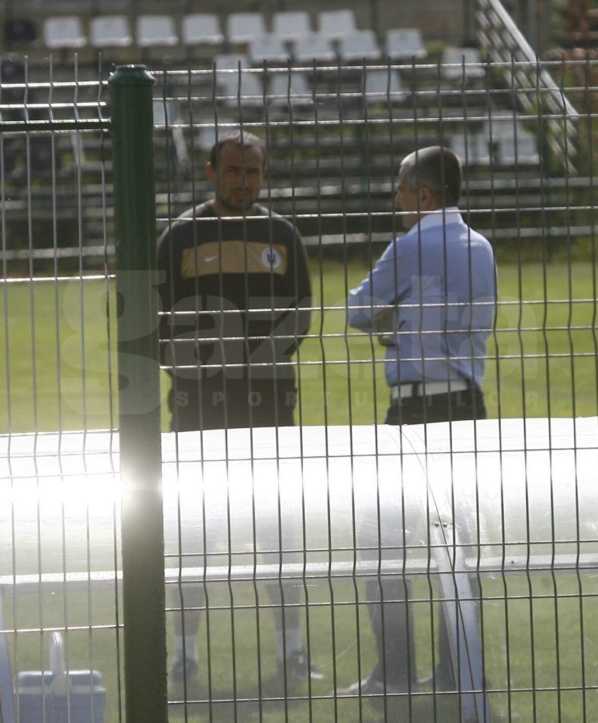 FOTO "Şepcile roşii” s-au reunit în această dimineaţă. Băjenaru nu s-a prezentat