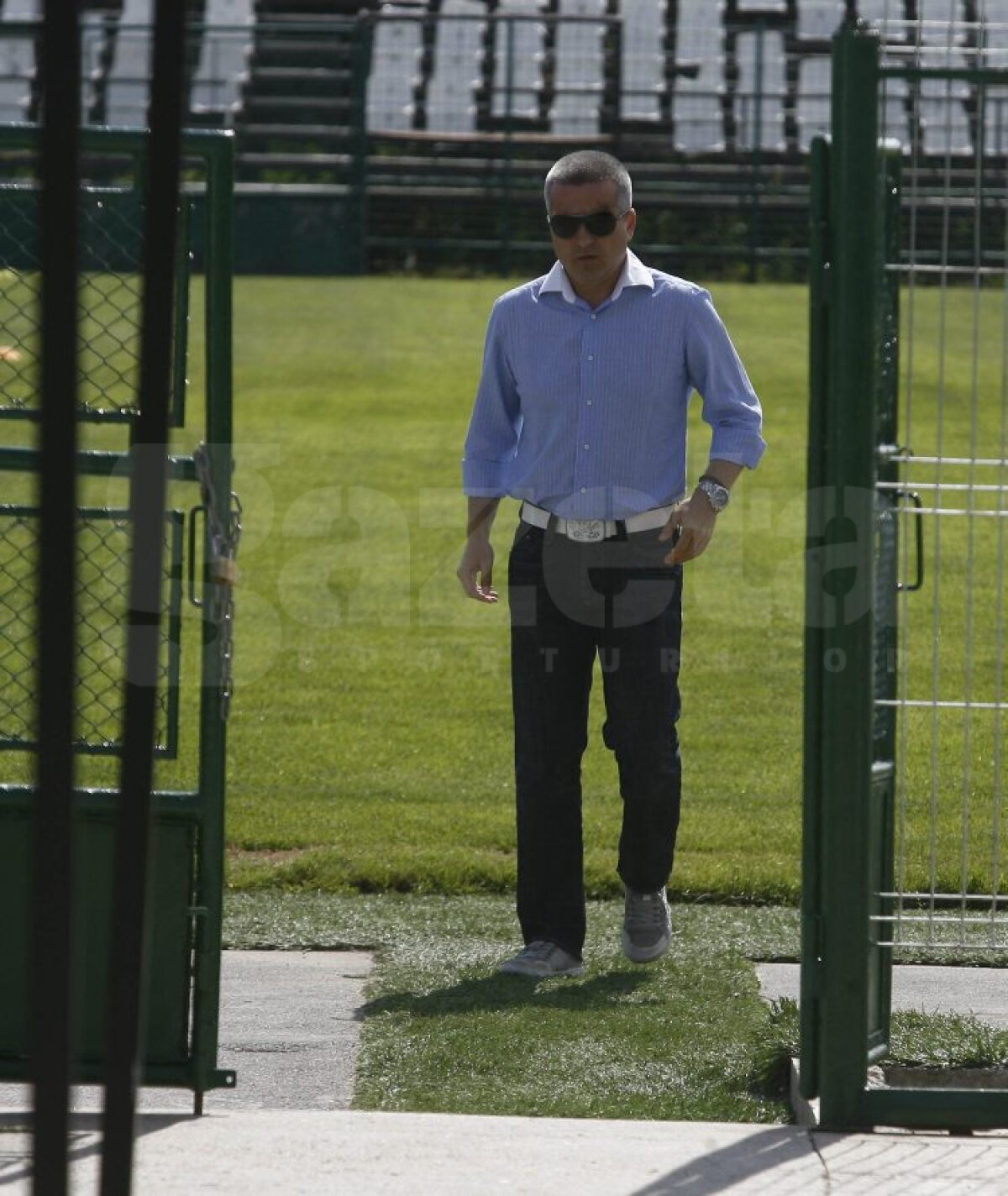 FOTO "Şepcile roşii” s-au reunit în această dimineaţă. Băjenaru nu s-a prezentat